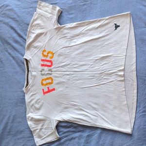 SzM under armour loose fit heat gear top. Light tan. Worn twice. Like new.